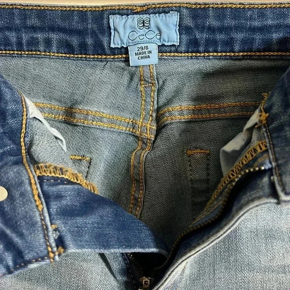 CeCe Light Wash Ankle Cropped Jeans w/Stretch, Frilly Lace Detail Size 29 / 8 - Picture 2 of 6